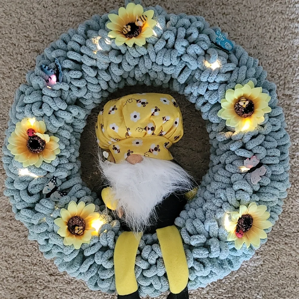 Male 14inch Gnome wreath with lights